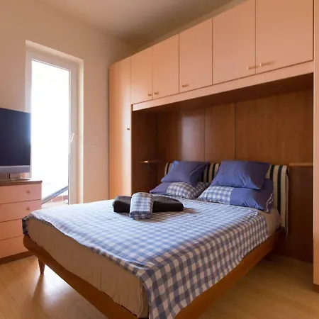 Appartamento Selce Beachfront Apartment With Sea View, Terrace & Parking *
