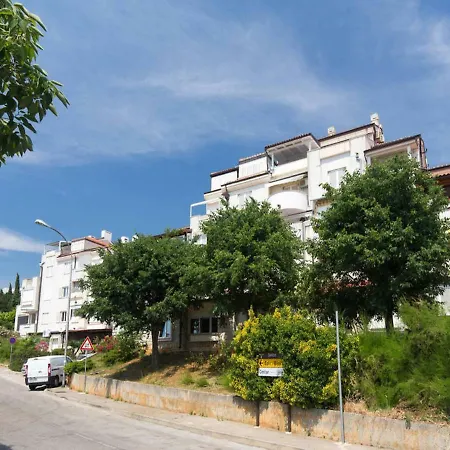 Selce Beachfront Apartment With Sea View, Terrace & Parking Апартаменты Селце